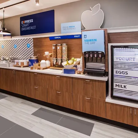 Holiday Inn Express Golden-Kicking Horse By Ihg-3